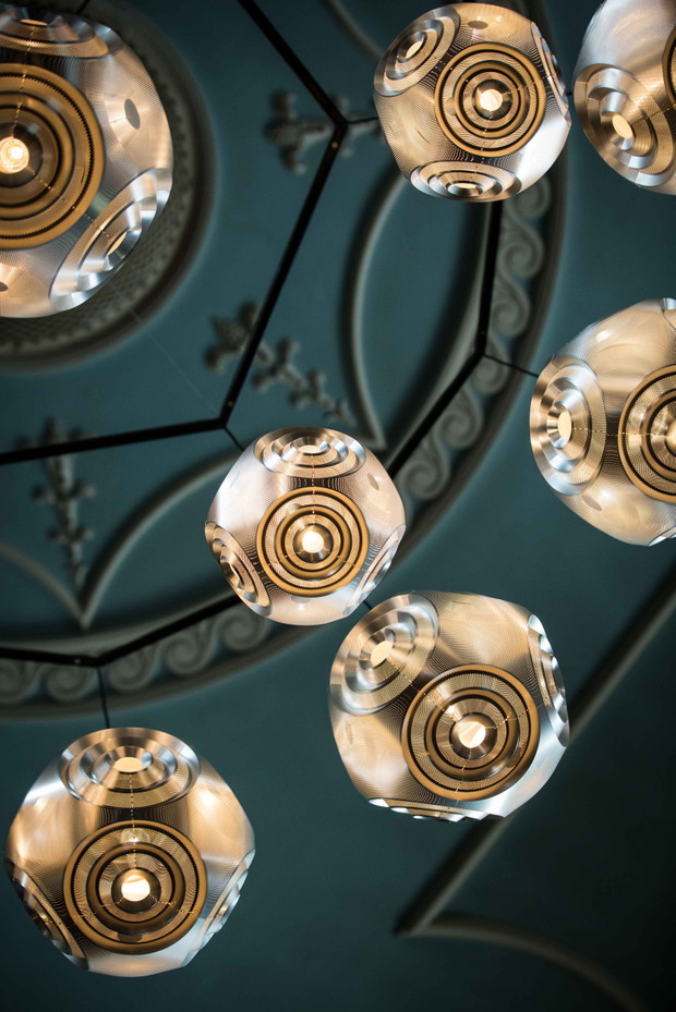 Tom Dixon w kościele