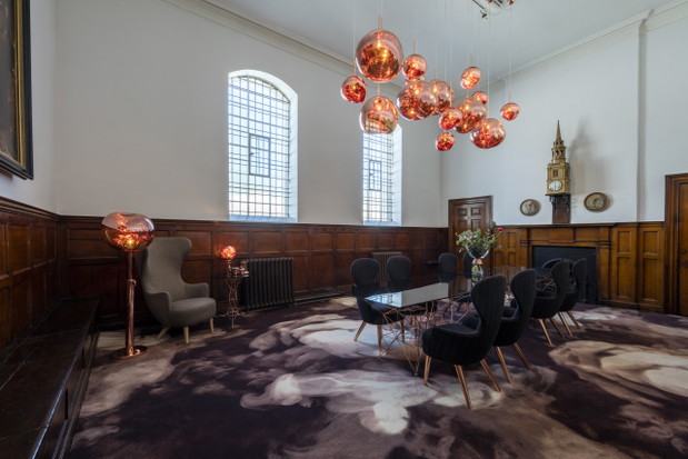 Tom Dixon w kościele