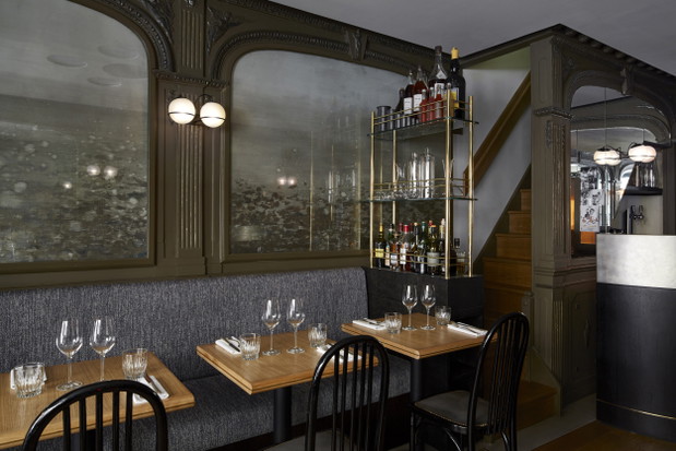 Wnętrza paryskiego bistro La Bourse et La Vie