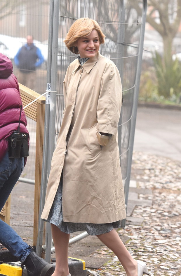 Emma Corrin na planie The Crown 4, 22.01.2020.