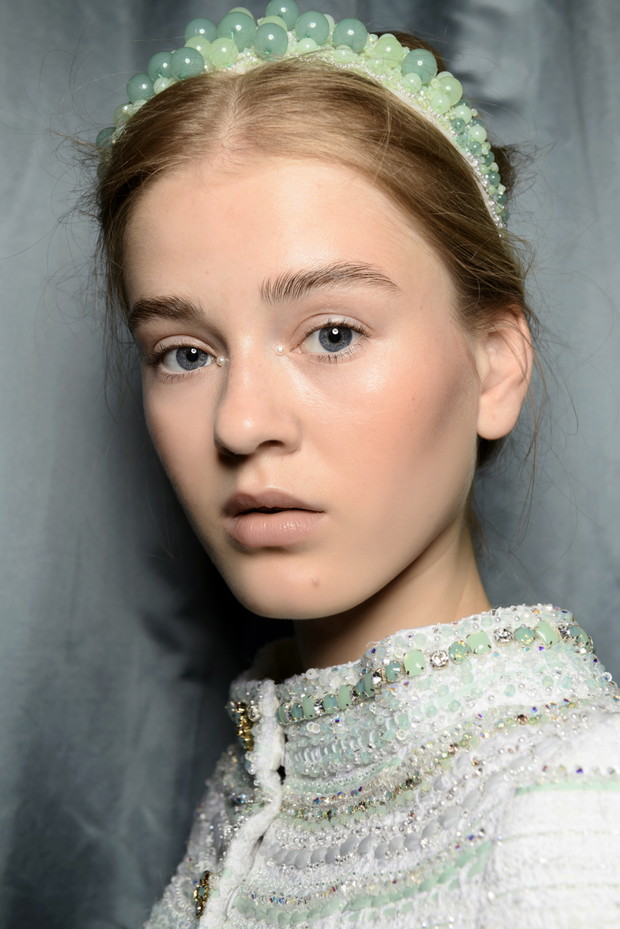 Modne fryzury jesień-zima 2019/2020, Ralph & Russo