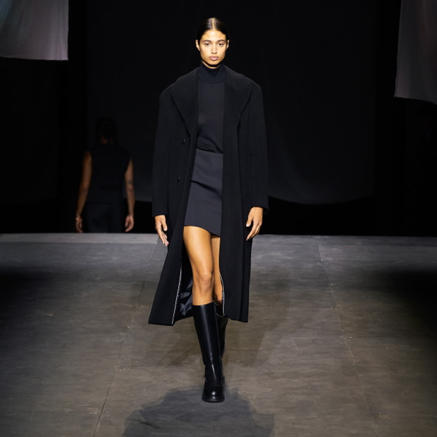 Pokaz COS na London Fashion Week wiosna-lato 2022