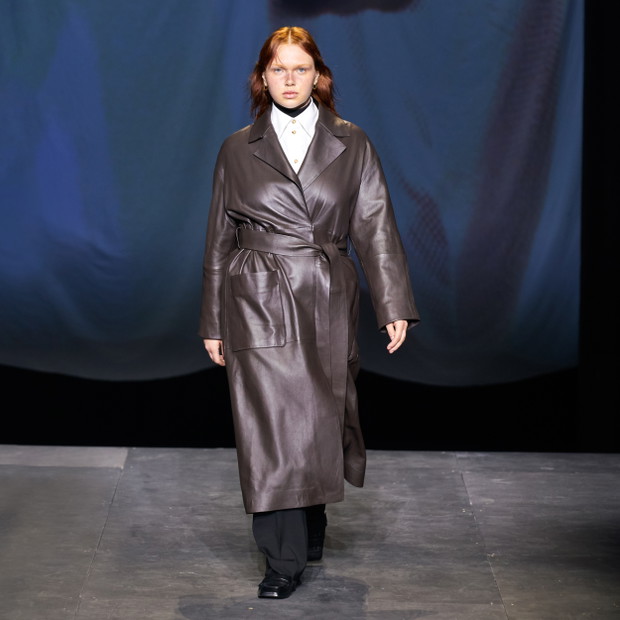 Pokaz COS na London Fashion Week wiosna-lato 2022