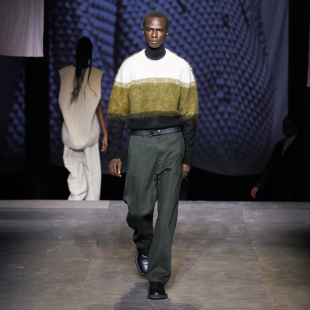 Pokaz COS na London Fashion Week wiosna-lato 2022