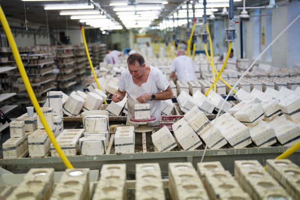 Produkcja pamiątek na koronację króla Karola III