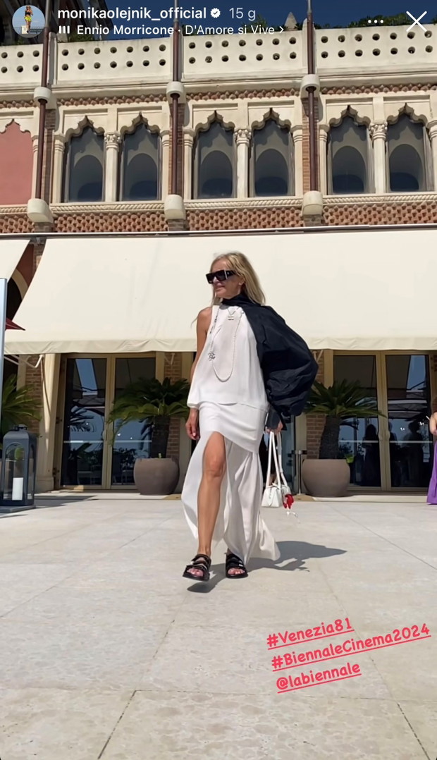 Monika Olejnik w białej stylizacji w Wenecji