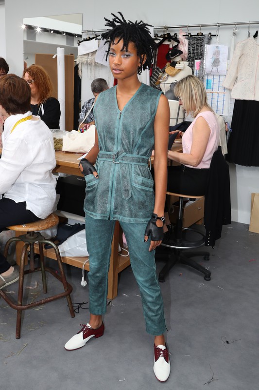 Gwiazdy na pokazach haute couture jesień-zima 2016/2017, Willow Smith przed pokazem Chanel, fot. East News