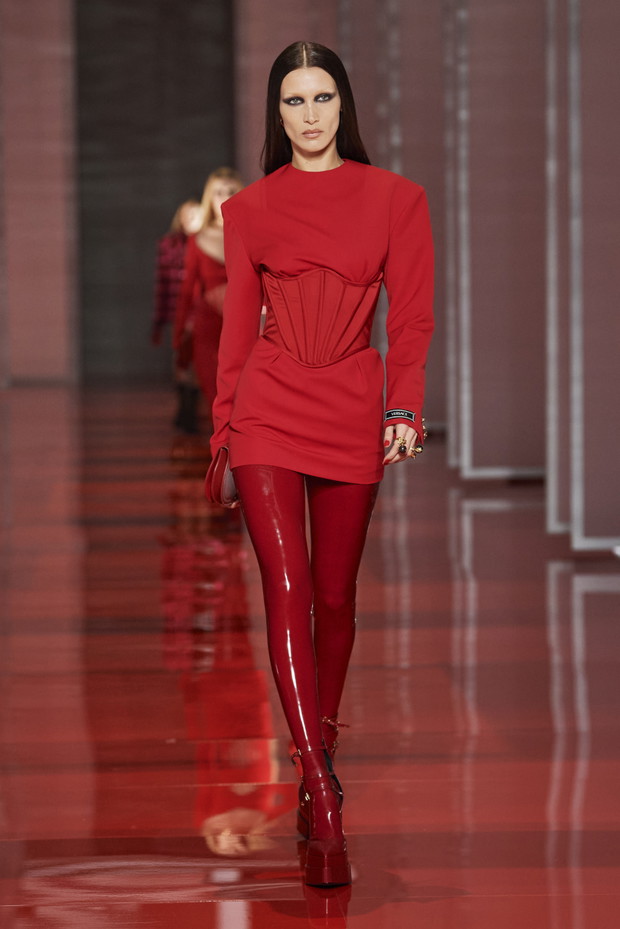 Versace jesień-zima 2022/2023
