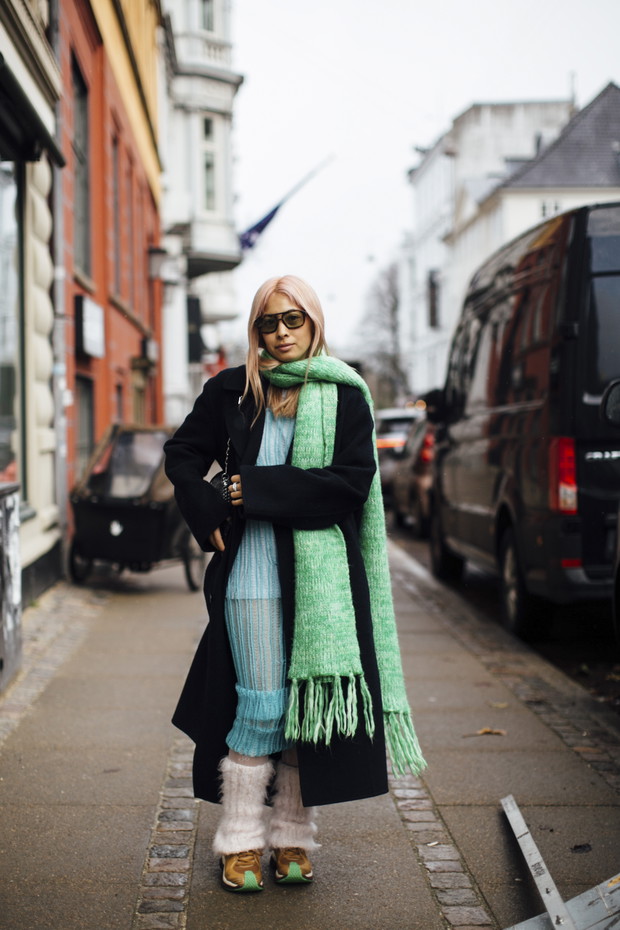 Najmodniejsze stylizacje z ulic Kopenhagi według najbardziej stylowych ludzi z branży i gości Copenhagen Fashion Week jesień-zima 2022/2023