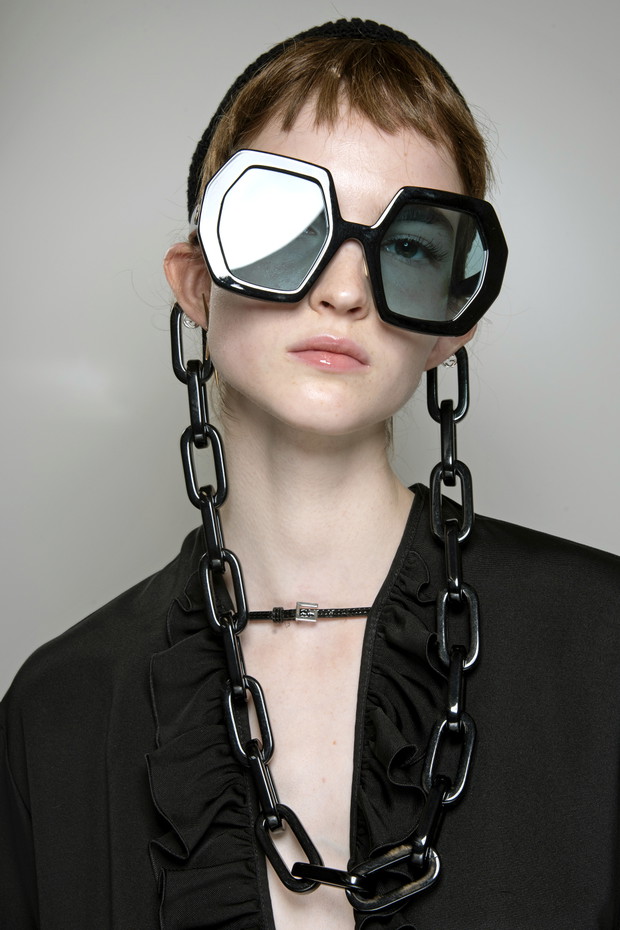 Okulary przeciwsłoneczne z filtrem Gucci, trendy wiosna lato 2020