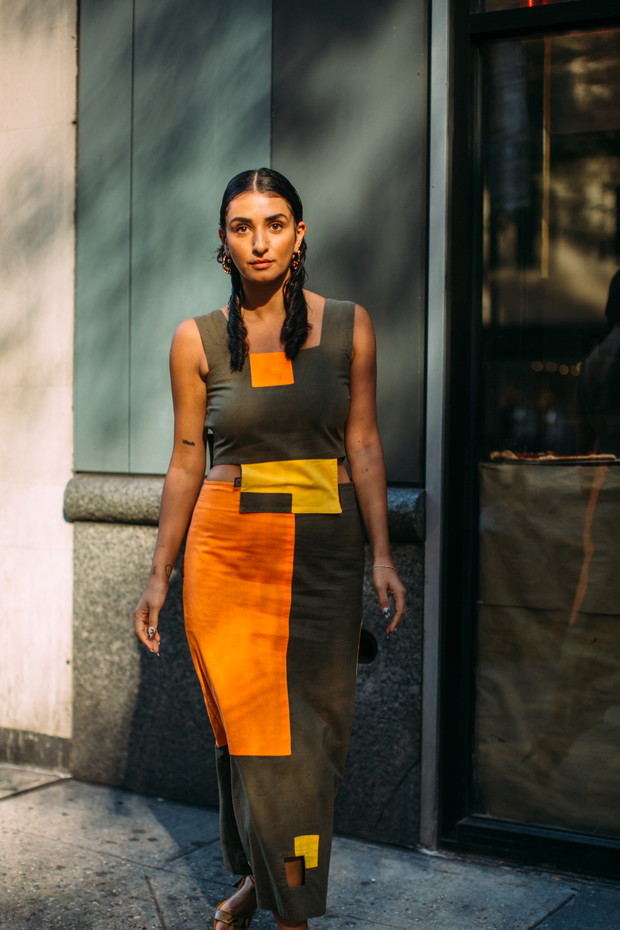 Stylizacje z NYFW wiosna-lato 2022 street fashion