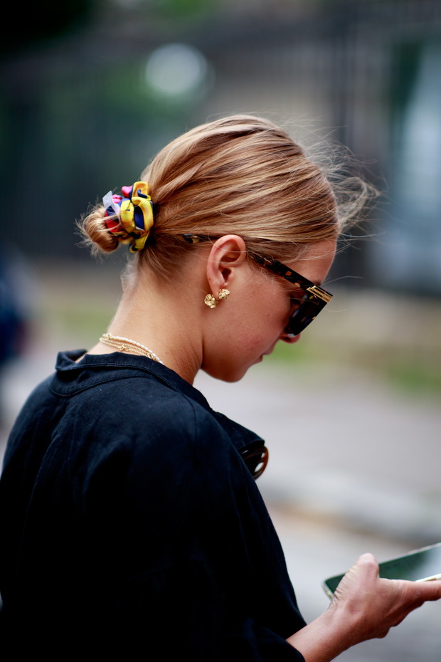 Torebki, buty, dodatki prosto z ulic Paryża: street fashion haute couture fashion week jesień-zima 2021/2022
