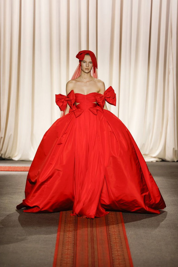 Giambattista Valli Haute Couture Spring 2025 Show