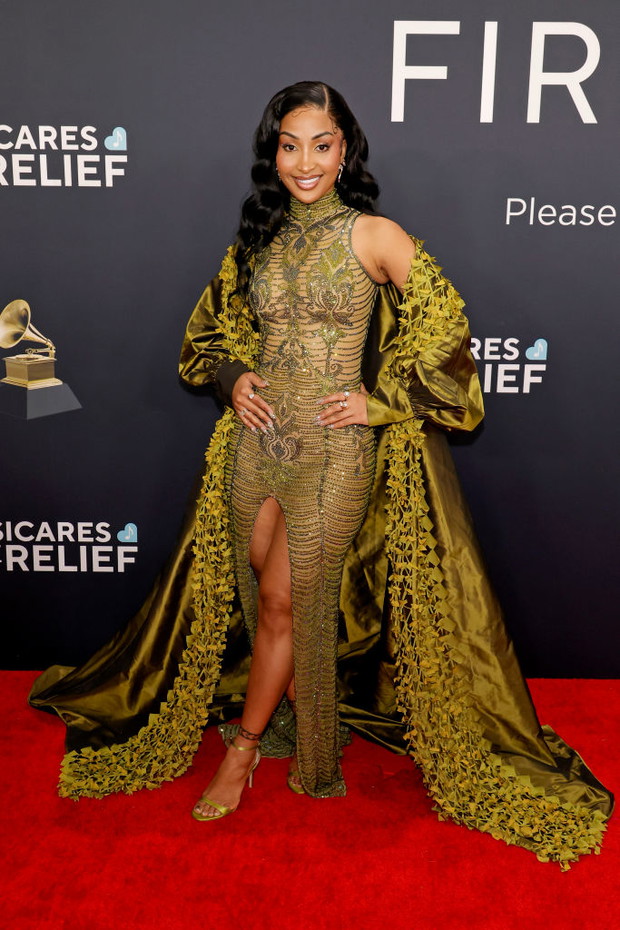 Najpiękniejsze stylizacje na rozdaniu GRAMMY 2025: Shenseaa w kreacji vintage Georges Chakra