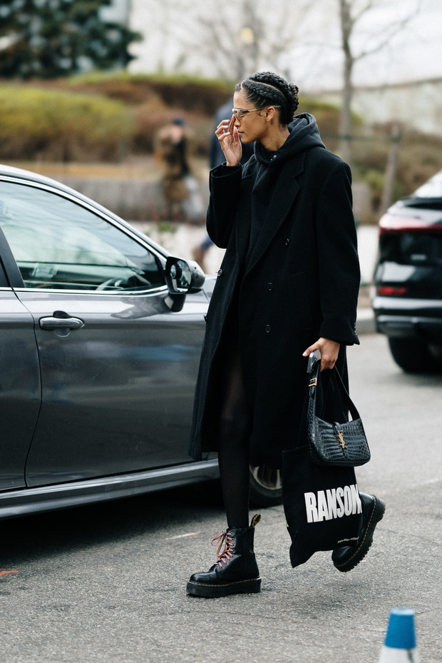 Jak noszą się teraz najbardziej stylowe dziewczyny z branży mody? Najmodniejsze stylizacje z ulic Nowego Jorku street style NYFW jesień-zima 2023/2024