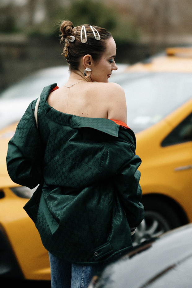 Jak noszą się teraz najbardziej stylowe dziewczyny z branży mody? Najmodniejsze stylizacje z ulic Nowego Jorku street style NYFW jesień-zima 2023/2024