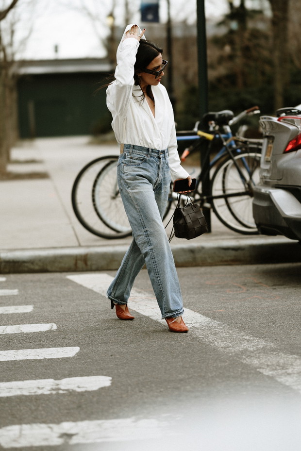 Jak noszą się teraz najbardziej stylowe dziewczyny z branży mody? Najmodniejsze stylizacje z ulic Nowego Jorku street style NYFW jesień-zima 2023/2024