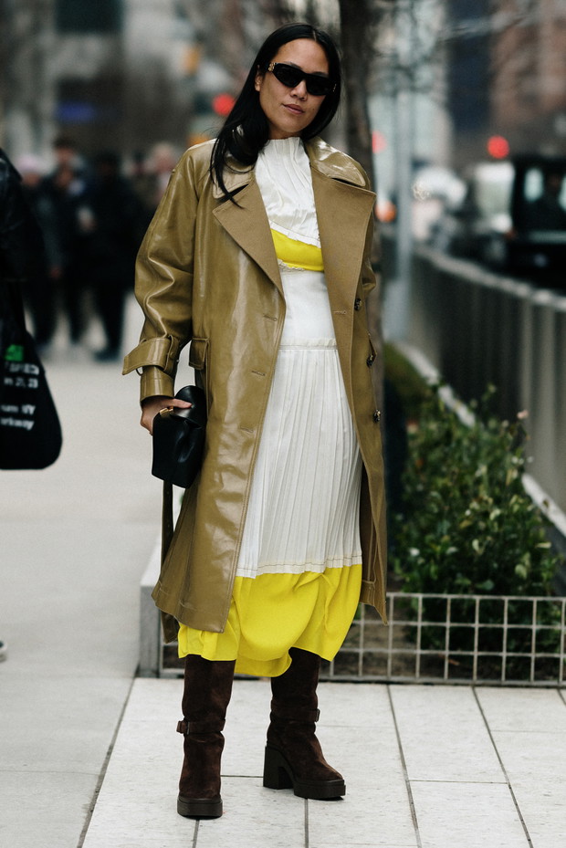 Jak noszą się teraz najbardziej stylowe dziewczyny z branży mody? Najmodniejsze stylizacje z ulic Nowego Jorku street style NYFW jesień-zima 2023/2024