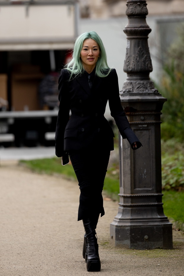 Jak noszą się teraz najbardziej stylowe dziewczyny z branży mody? Przegląd stylizacji z Paris Couture Week street style