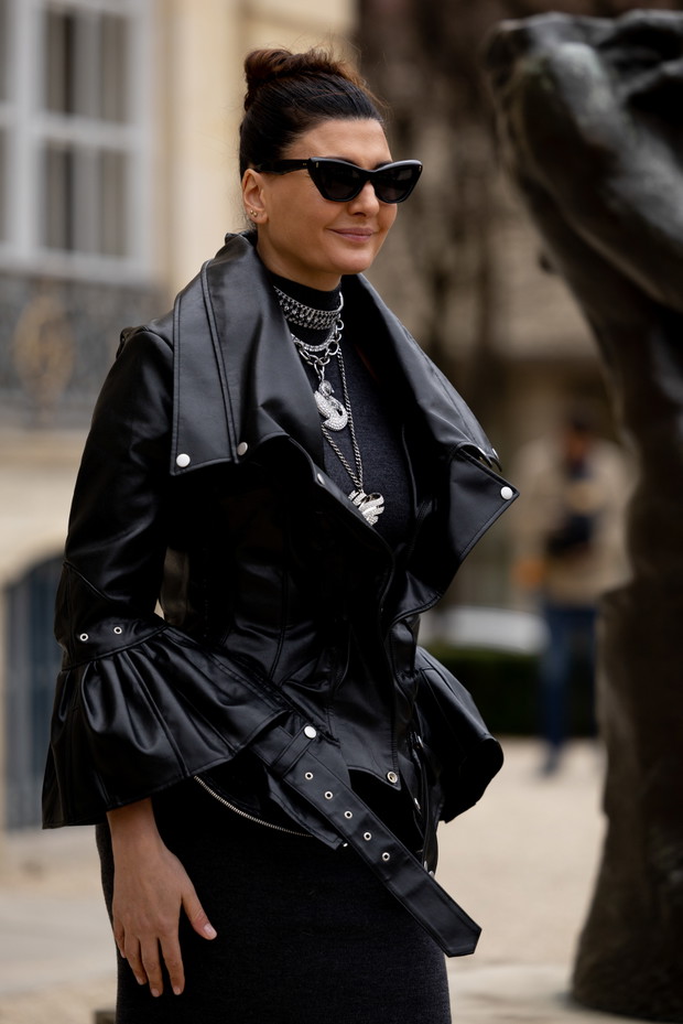 Jak noszą się teraz najbardziej stylowe dziewczyny z branży mody? Przegląd stylizacji z Paris Couture Week street style