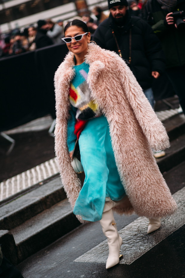 Street style po francusku. Tak noszą się teraz najbardziej stylowe dziewczyny z branży mody Paris Couture Week wiosna-lato 2023