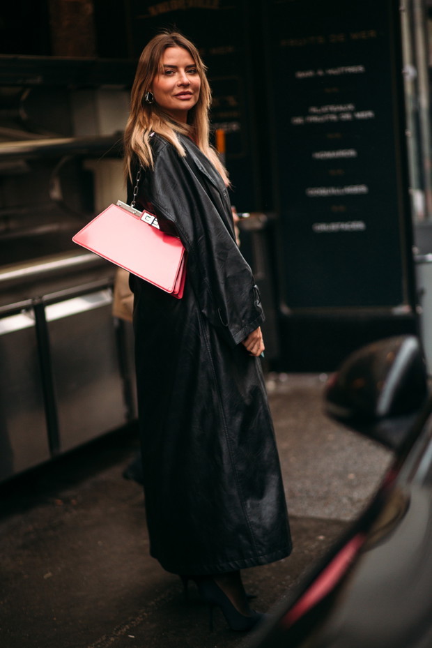 Street style po francusku. Tak noszą się teraz najbardziej stylowe dziewczyny z branży mody Paris Couture Week wiosna-lato 2023