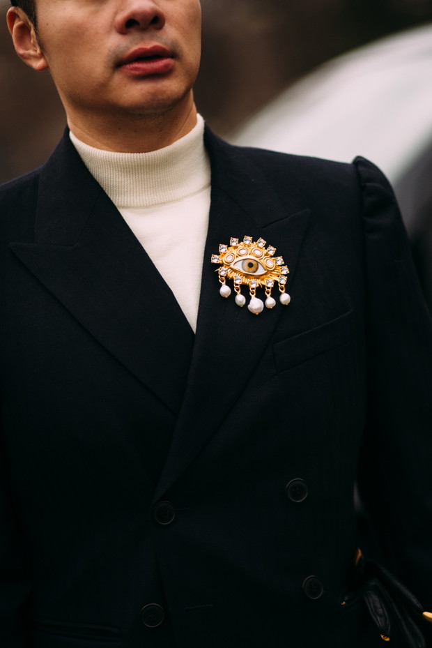 Te torebki, buty i dodatki uwielbiają nie tylko francuskie it girls. Najpiękniejsze akcesoria z Paris Couture Week wiosna-lato 2023 street style