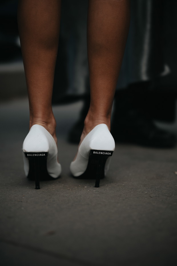 Torebki, buty i dodatki - street style z Paryża