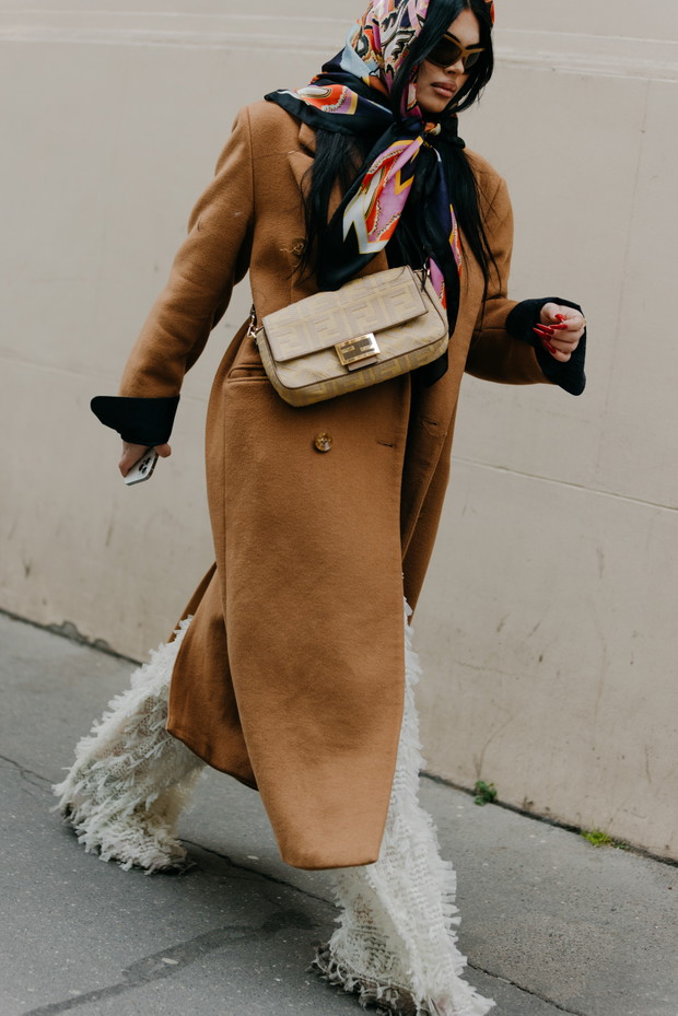 Ukochane dodatki francuskich redaktorek mody, stylistek i influencerek. Te rzeczy królowały na ulicach Paryża podczas ostatniego fashion weeka street style