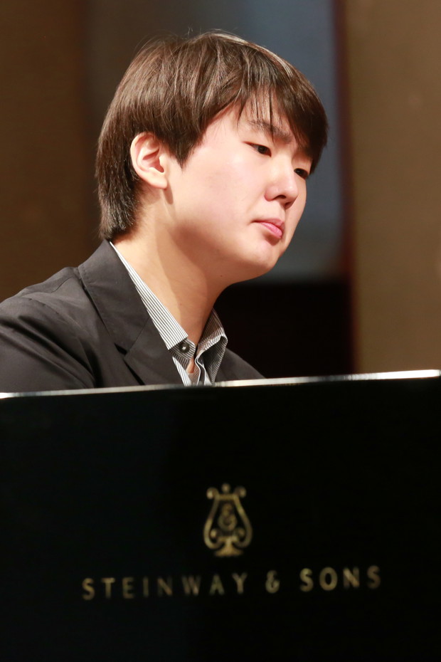 Seong-Jin Cho Performs At International Piano Series In London