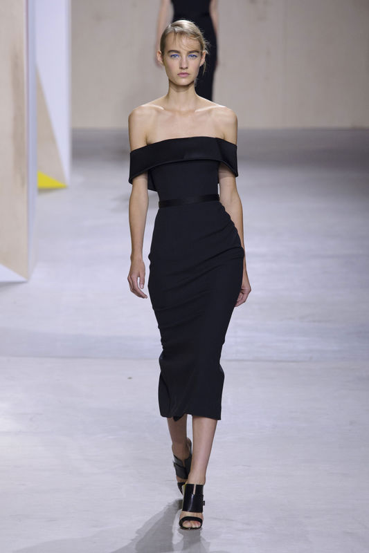 Odkryte ramiona, Hugo Boss s/s 2016, fot. Imaxtree