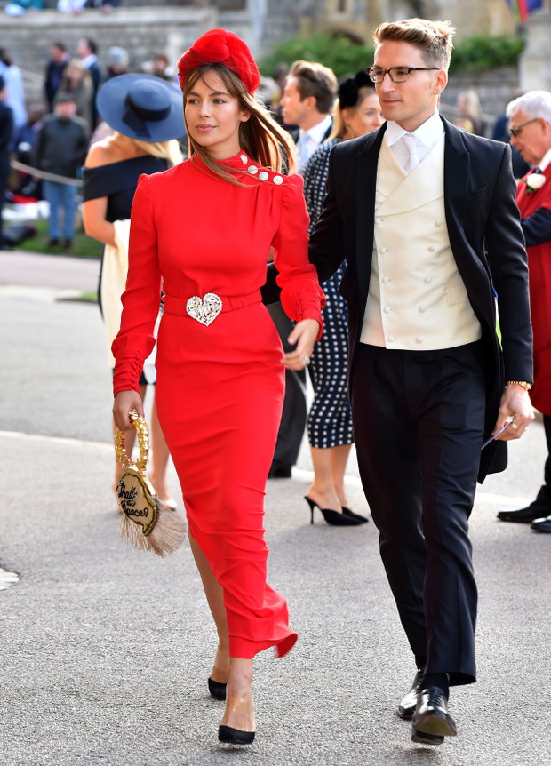 Emma Louise Connolly i Oliver Proudlock na ślubie księżniczki Eugenii i Jacka Brooksbanka, 12.10.2018.