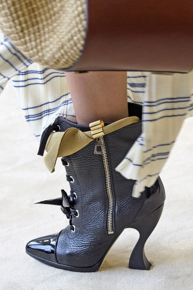 Dziwne buty