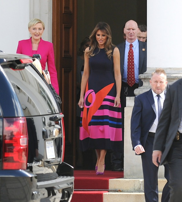 Melania Trump wychodzi z pałacu Belwederskiego