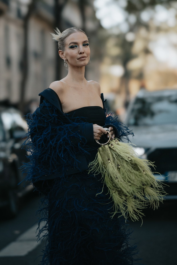 Torebki, buty i dodatki - street style z Paryża