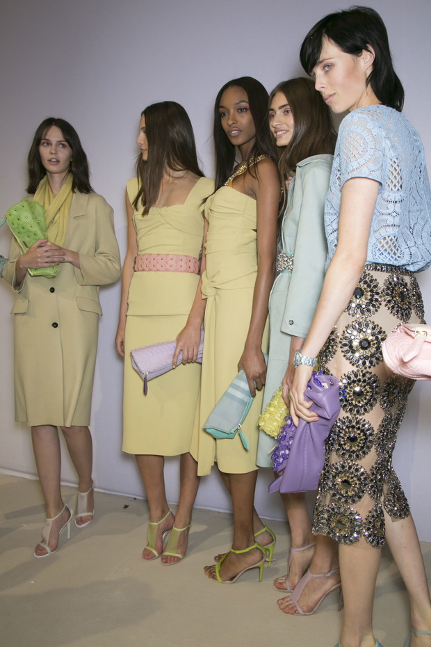 Backstage pokazu Burberry wiosna-lato 2014