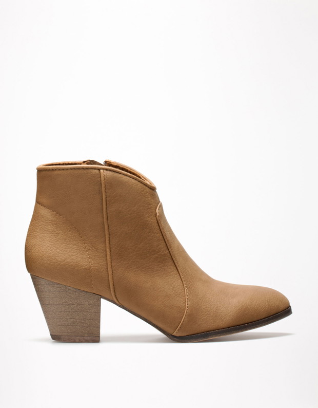 Buty na jesień: sztyblety i botki