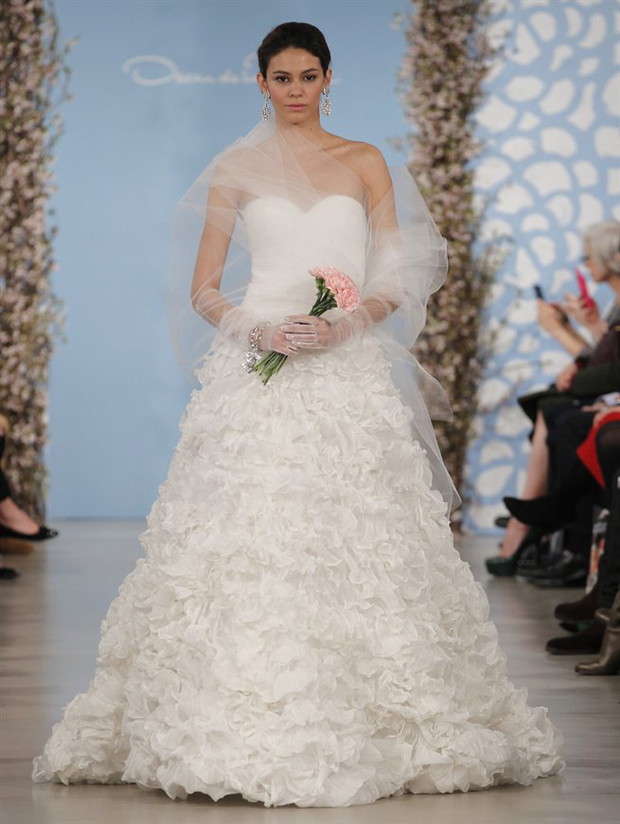 Suknie ślubne 2014: Oscar de la Renta