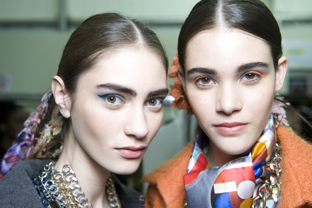 Chanel, Fall/Winter 2014-2015, fot. mat. prasoweBazę pod podkład stanowi markowy pewnik z serii HYDRA BEAUTY, na który nałożono fundację fluidu z najnowszej linii w kolekcji PERFECTION LUMIERE VELVE