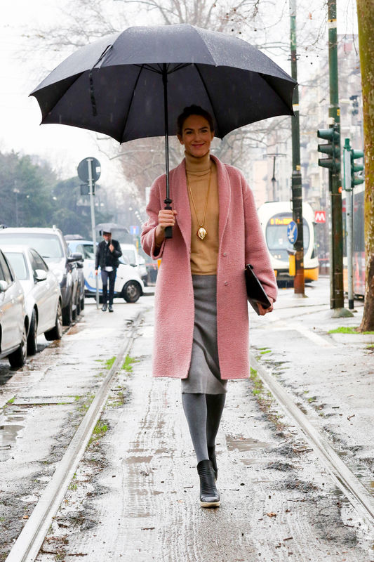 Street fashion: różowy płaszcz