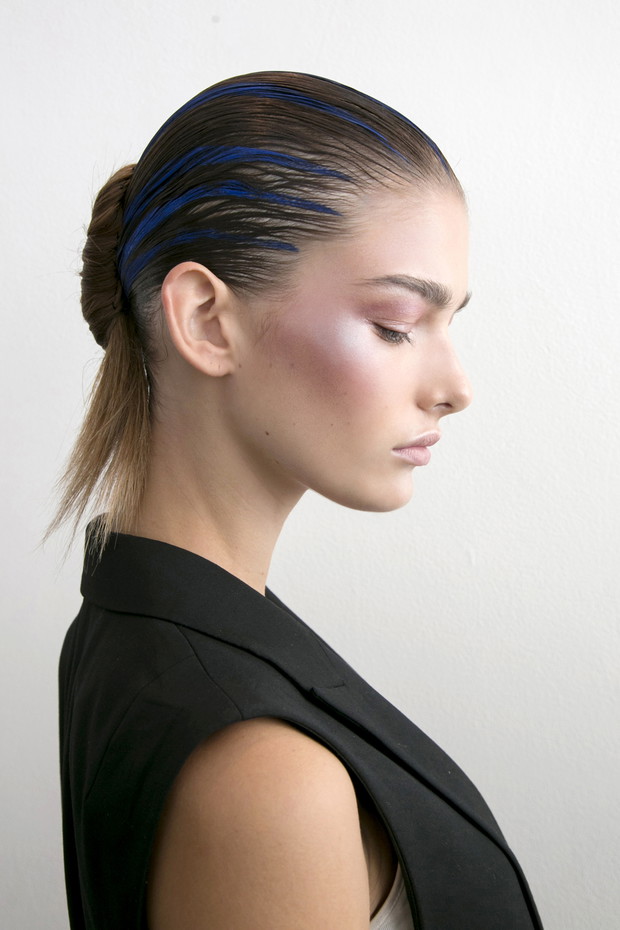 Fryzura wet look - trendy wiosna-lato 2014