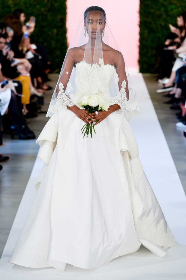 Suknie ślubne wiosna 2015: Oscar de la Renta