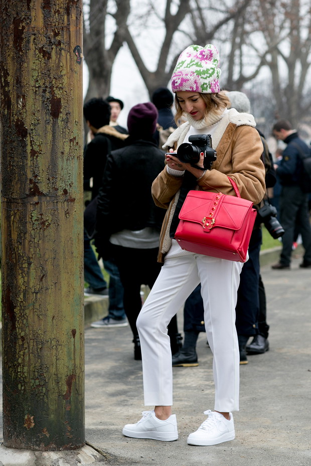 Białe buty - street fashion