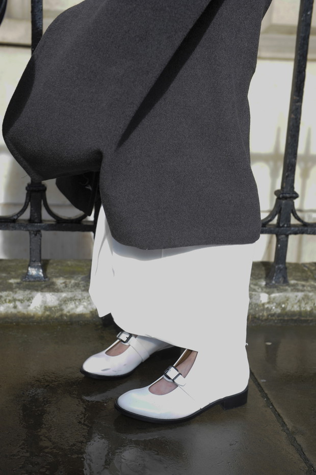 Białe buty - street fashion