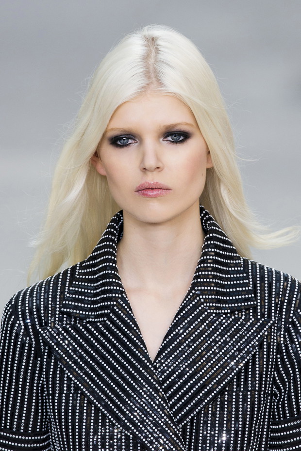 Prosto z wybiegu: blond. Jak go nosić?