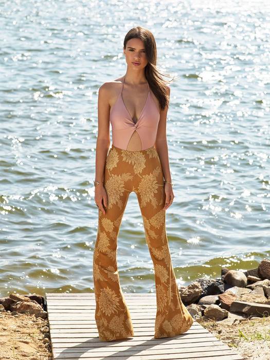 Emily Ratajkowski w kampanii Revolve Clothing lato 2015