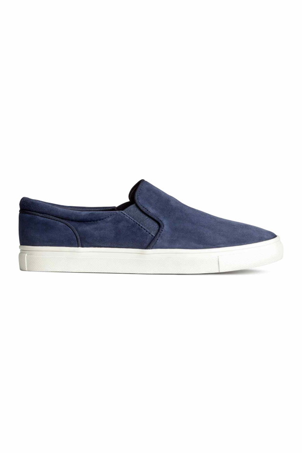 Modne buty na lato: trampki typu slip on