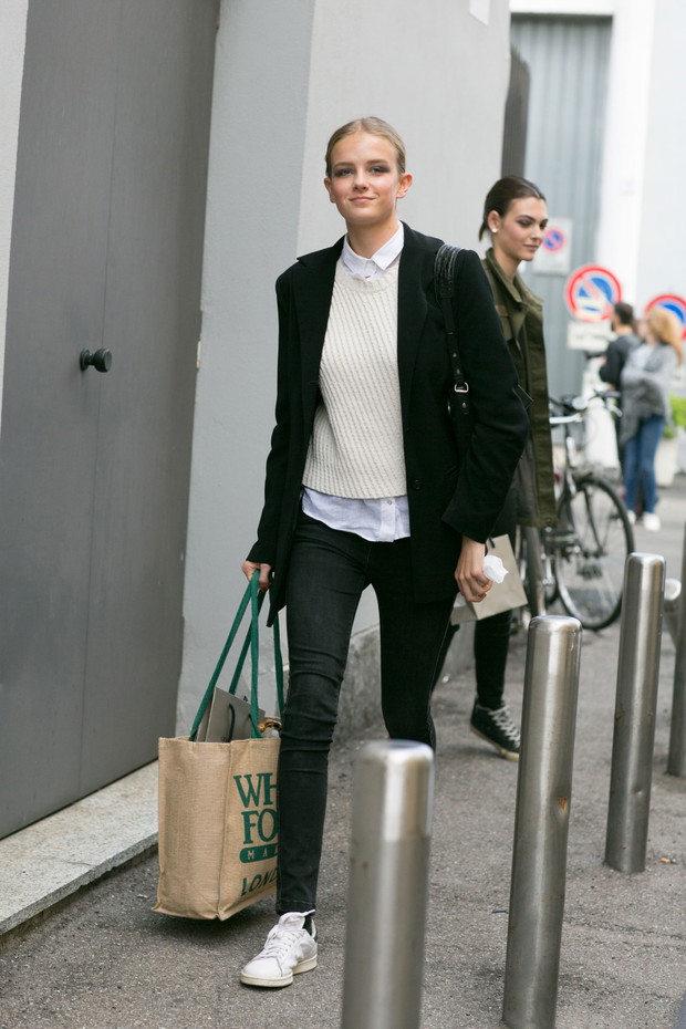 Street fashion: modelki off duty w Mediolanie