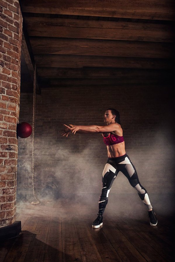 Kampania Reebok: Burn Your Black Leggings
