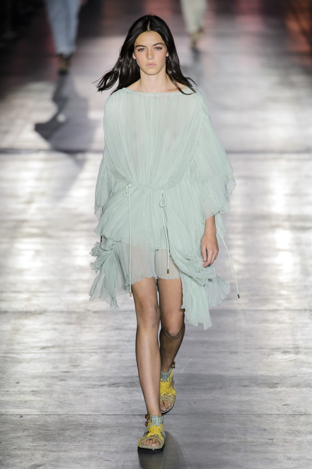 Pokaz Alberta Ferretti SS19